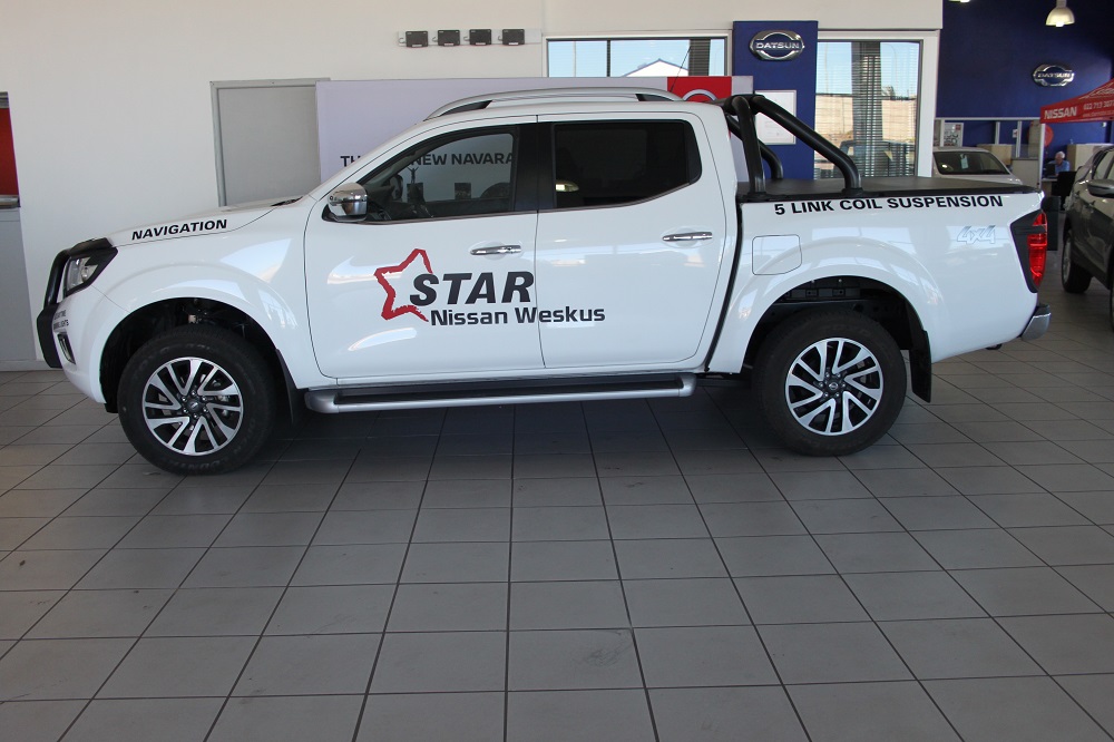2017-nissan-navara-23-4x4-le-at-with-leather