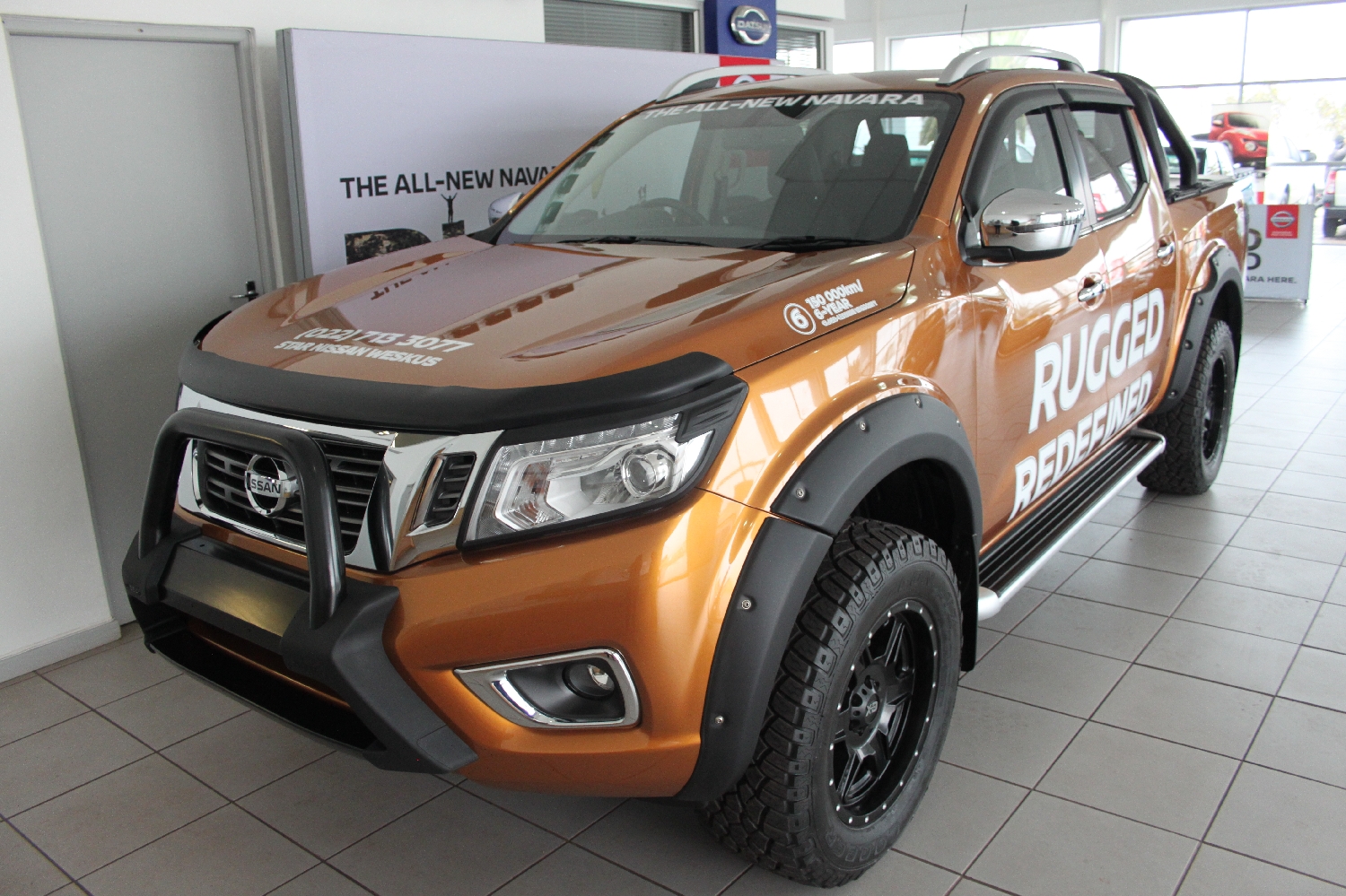 2017-nissan-navara-23-4x4-le-at-with-leather--accessories